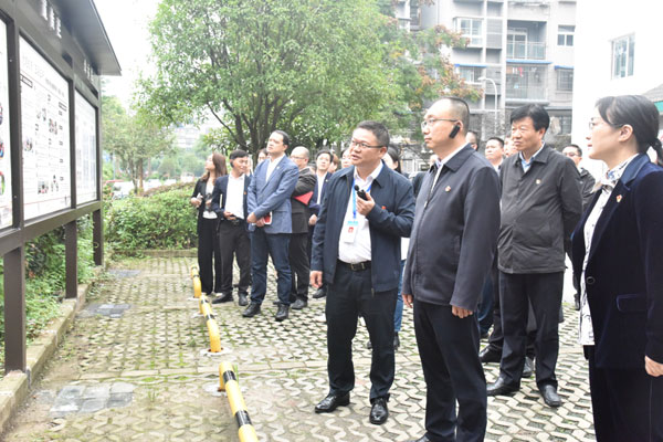 觀摩青杠街道社區衛生服務中心清廉醫院建設。璧山區衛生健康委供圖