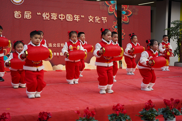 孩子們載歌載舞。渝北區(qū)悅來(lái)幼兒園供圖