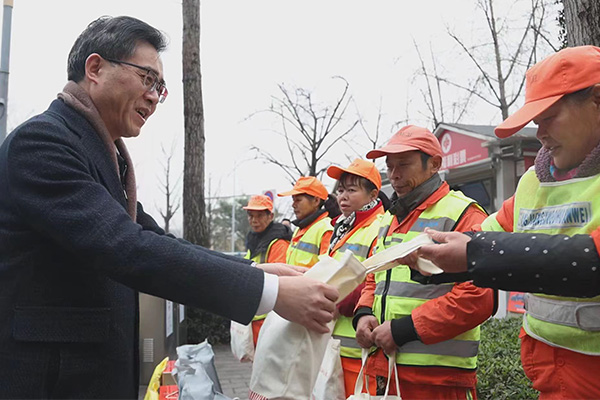 慰問活動現場。重慶市人力社保局供圖