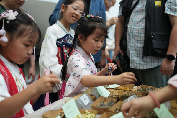 體驗(yàn)藥膳。西南大學(xué)供圖