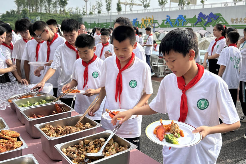 美食豐富多樣。重師附二小供圖